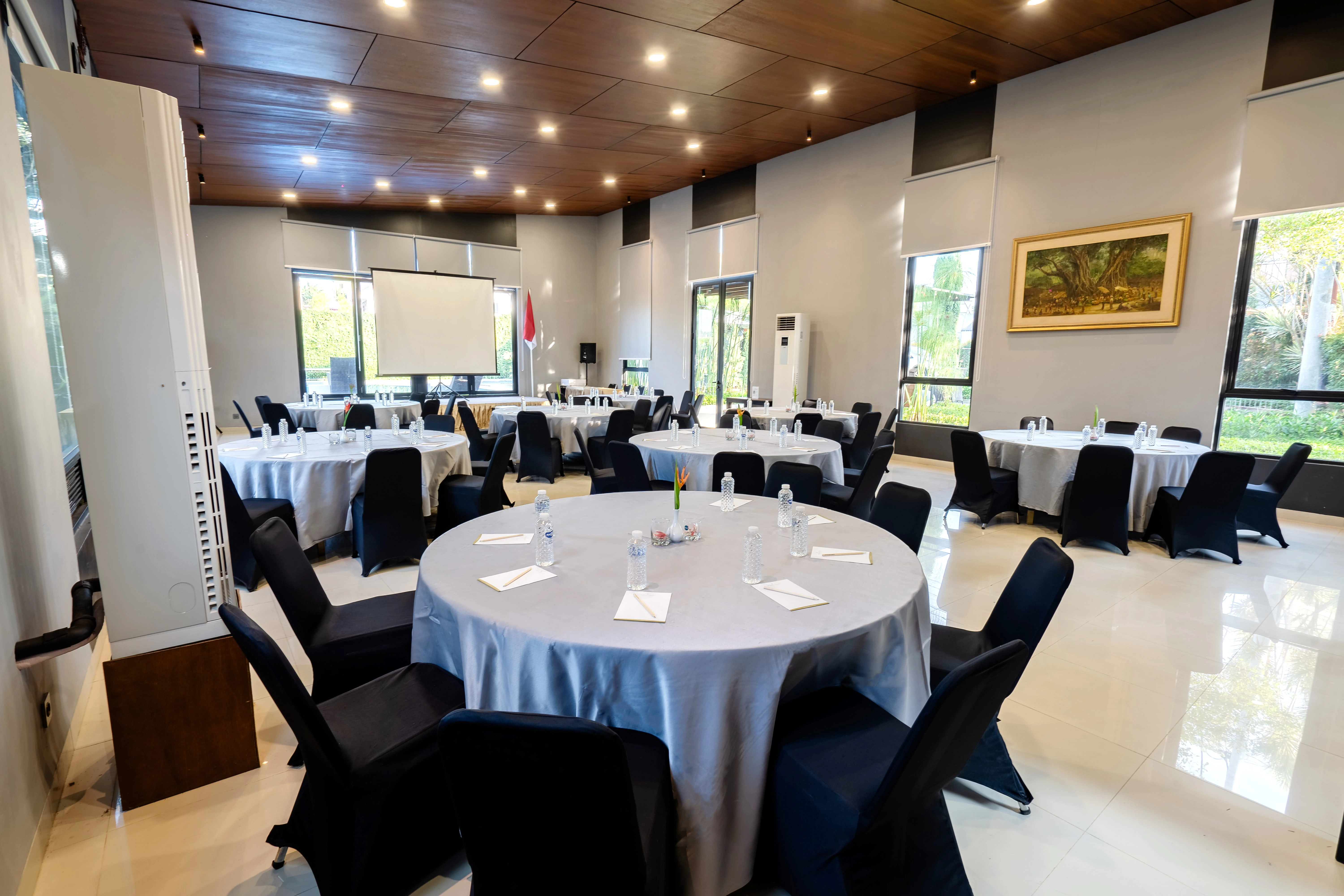 The Pine Cafe & Resto